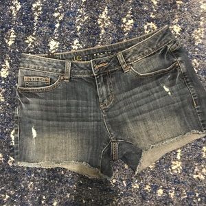 Lauren Conrad Jean shorts size 6, fits a 2 or 4